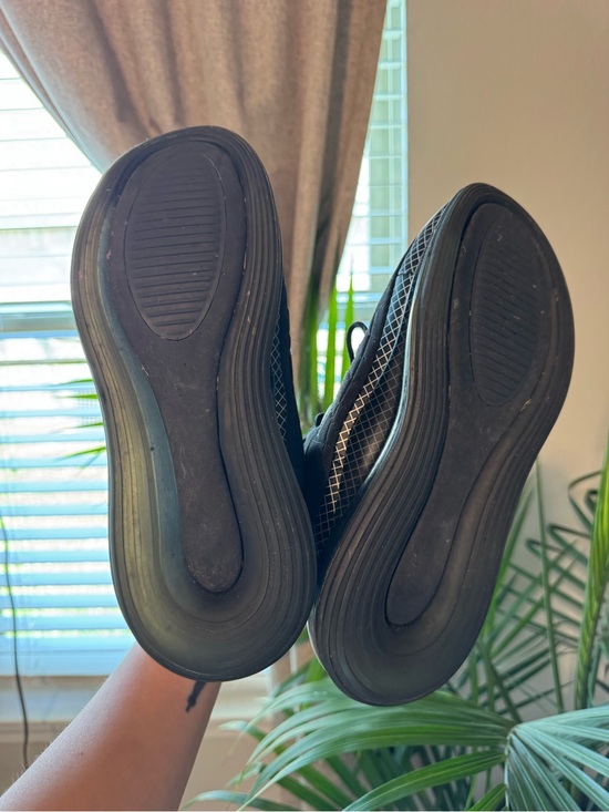 Nike Men’s Black/White Air Max 720-819 Athletic Sneakers main image 3